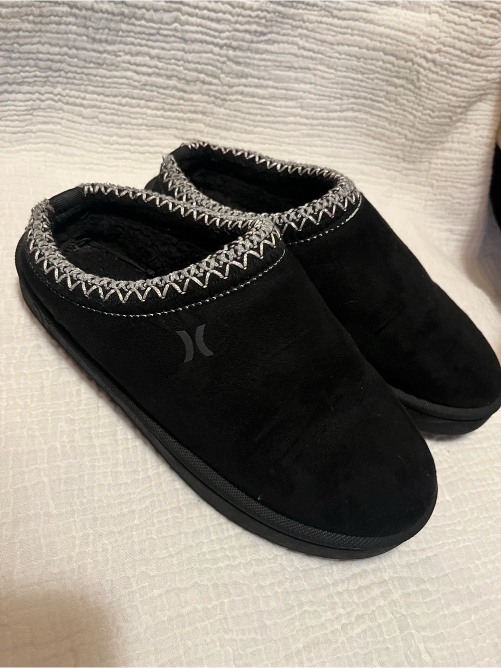 Hurley Kids Black Slip-On Cozy Slipper Size 4